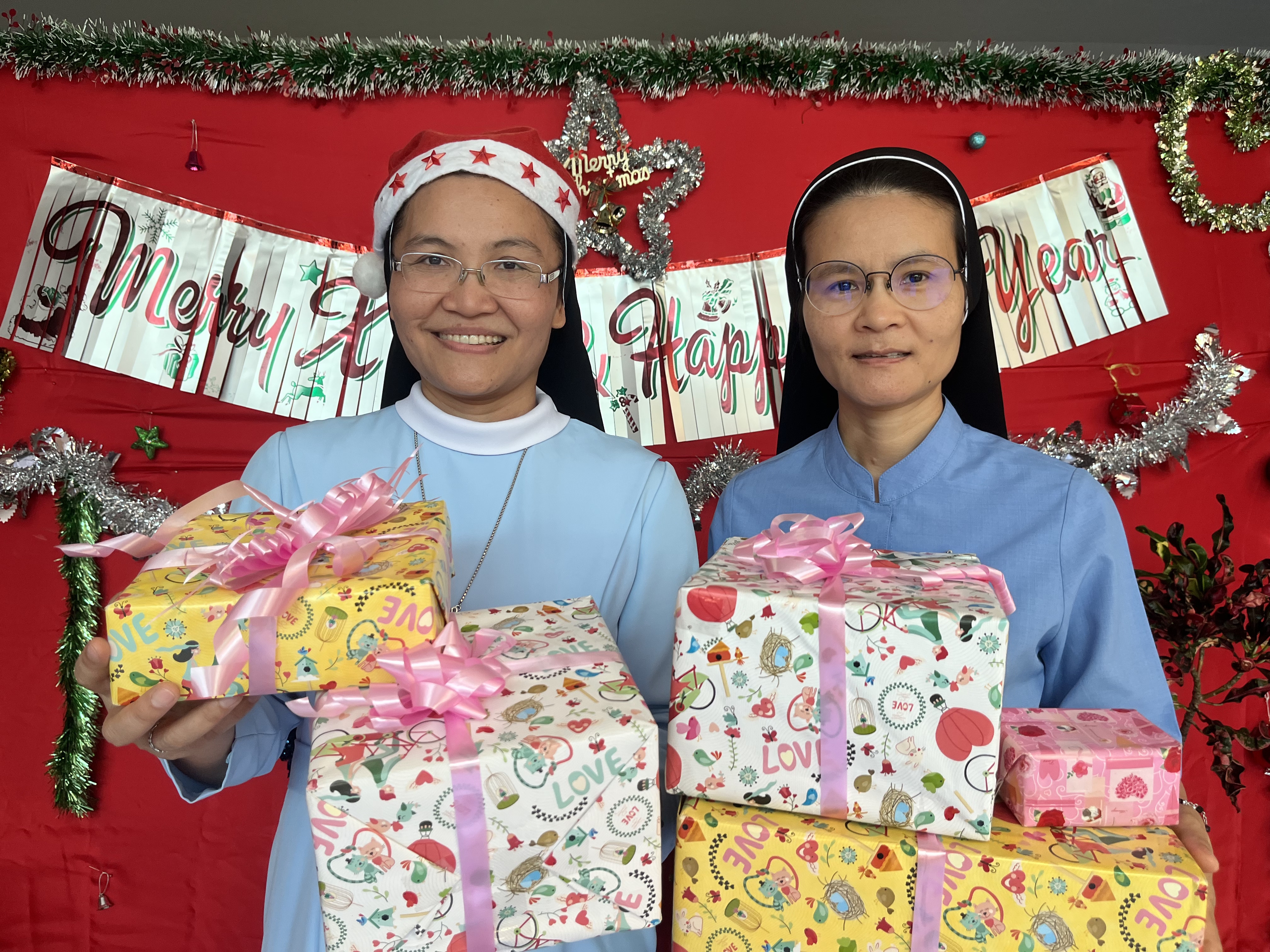 Christmass Greetings from Sister Apinya